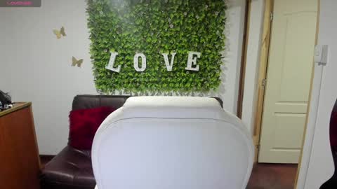 Enma clark online show from January 2025 04:01:01 AM