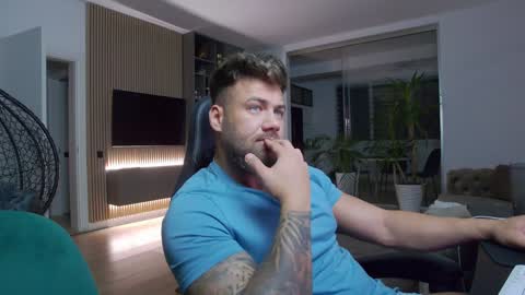 Erik online show from February 2025 05:39:02 PM