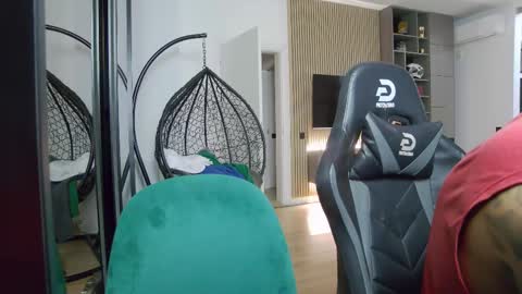 Erik online show from February 2025 10:47:02 PM