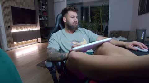 Erik online show from March 2025 07:14:01 PM