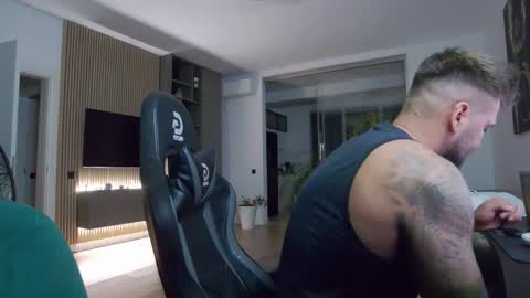 Erik online show from September 2025 05:07:01 PM