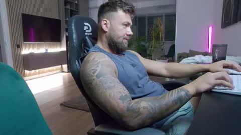 Erik online show from October 2025 04:51:01 PM