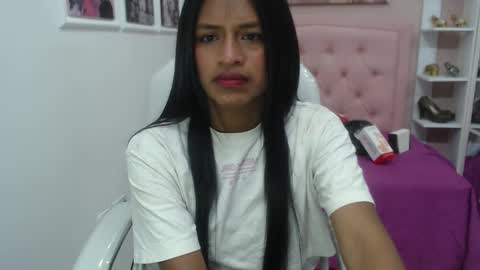 Snapshot of enyelin chatting on November 2025 10:41:02 PM Enyenlina online show from November 2025 10:41:02 PM