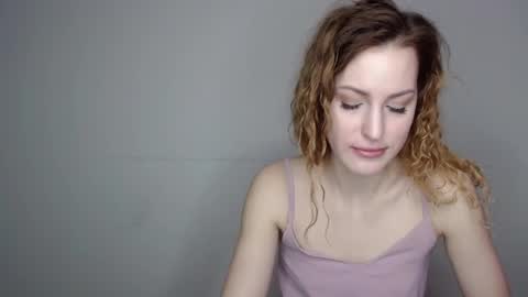 Snapshot of erdbeeren_mit_sahne chatting on December 2024 06:01:02 AM Erdbeeren mit Sahne online show from December 2024 06:01:02 AM