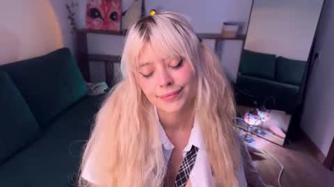 Alissa online show from October 2025 11:42:02 AM