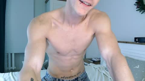 Snapshot of eric_crush chatting on December 2024 04:02:02 AM Eric Crush online show from December 2024 04:02:02 AM