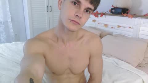 Snapshot of eric_crush chatting on October 2025 04:29:02 AM Eric Crush online show from October 2025 04:29:02 AM