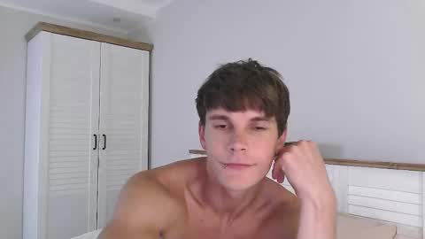 Snapshot of eric_crush chatting on November 2025 07:12:01 AM Eric Crush online show from November 2025 07:12:01 AM