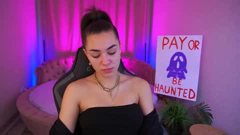 Erica online show from November 2025 07:00:01 AM