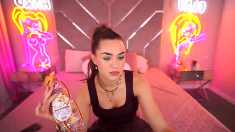 Erica online show from November 2025 03:01:02 PM