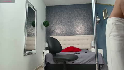   online show from December 2025 03:46:01 AM