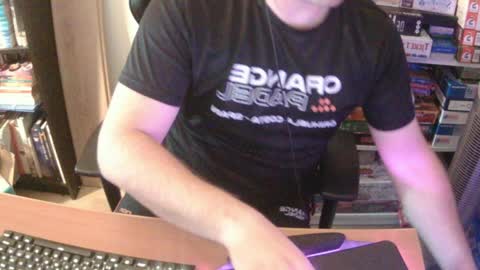 Snapshot of erik_dapper chatting on May 2026 06:57:02 PM Erik Dapper online show from May 2026 06:57:02 PM