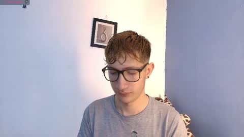 Snapshot of erik_golden_ chatting on May 2026 08:25:01 PM I am Erik online show from May 2026 08:25:01 PM