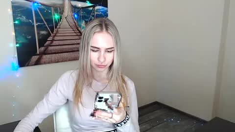 Erika online show from January 2025 04:01:02 PM