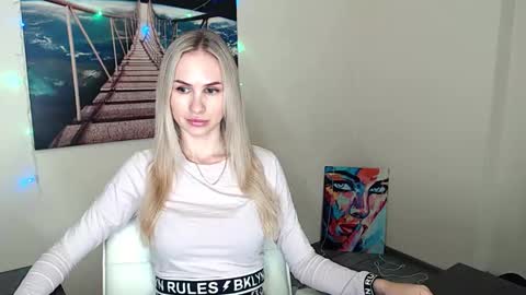 Erika online show from September 2025 11:54:01 AM