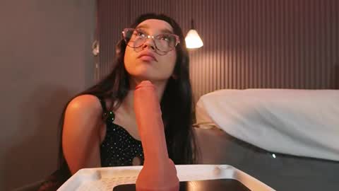 Eri  online show from March 2026 07:19:01 PM