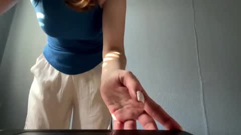 Snapshot of erinnkuhre chatting on May 2026 05:12:01 AM Lily online show from May 2026 05:12:01 AM
