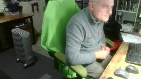 ernello online show from November 2025 07:04:01 PM