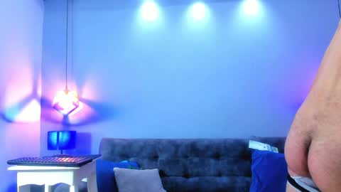 Snapshot of eross_santy chatting on April 2026 09:41:02 PM Eross online show from April 2026 09:41:02 PM