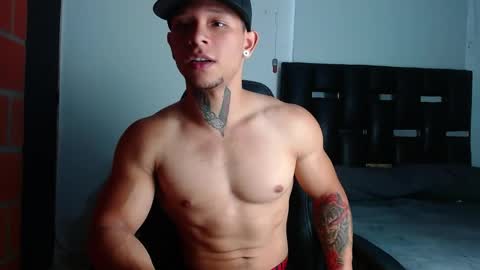 Snapshot of erosscott chatting on May 2026 05:42:01 PM Eros online show from May 2026 05:42:01 PM