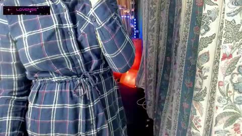 Snapshot of erotic_dessire chatting on October 2025 03:57:02 PM Eve online show from October 2025 03:57:02 PM