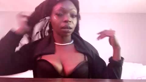 Snapshot of eroticqueen4093 chatting on October 2025 02:29:01 PM HotQueen online show from October 2025 02:29:01 PM