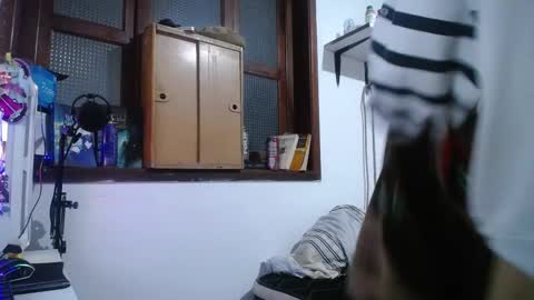 Snapshot of esjrobles chatting on December 2024 02:36:01 AM Esteban online show from December 2024 02:36:01 AM