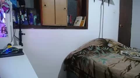 Snapshot of esjrobles chatting on December 2024 05:38:02 AM Esteban online show from December 2024 05:38:02 AM