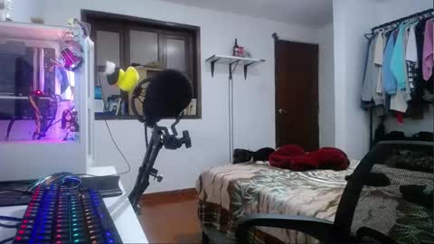 Snapshot of esjrobles chatting on December 2024 01:49:02 PM Esteban online show from December 2024 01:49:02 PM