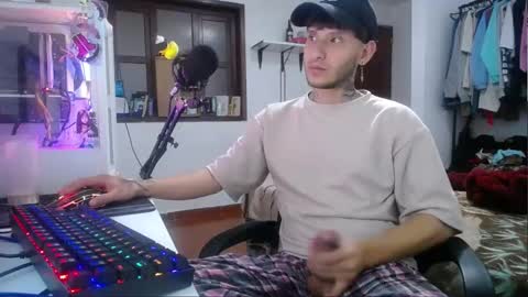 Snapshot of esjrobles chatting on December 2024 05:01:02 PM Esteban online show from December 2024 05:01:02 PM