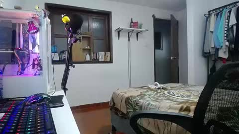 Snapshot of esjrobles chatting on December 2024 02:29:02 AM Esteban online show from December 2024 02:29:02 AM