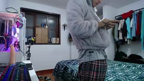 Snapshot of esjrobles chatting on January 2025 02:33:01 AM Esteban online show from January 2025 02:33:01 AM