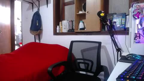 Snapshot of esjrobles chatting on February 2025 07:10:01 PM Esteban online show from February 2025 07:10:01 PM