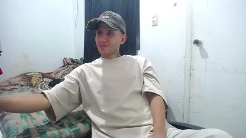 Snapshot of esjrobles chatting on October 2025 12:27:01 PM Esteban online show from October 2025 12:27:01 PM