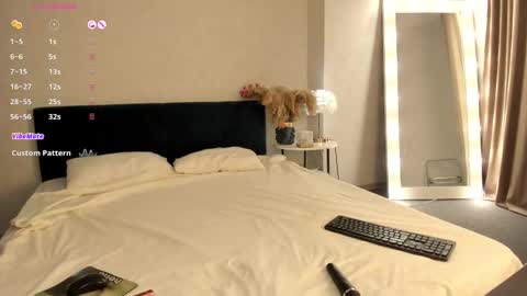 Snapshot of esme_runn chatting on October 2025 03:10:02 AM Esme Runn online show from October 2025 03:10:02 AM