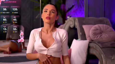 Snapshot of esmeainsley chatting on December 2024 11:19:02 PM Raluca  online show from December 2024 11:19:02 PM