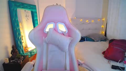 Esmeralda online show from January 2025 07:52:01 PM