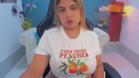 Snapshot of esmeralda_cuisman chatting on February 2026 12:09:02 PM ESMERALDA online show from February 2026 12:09:02 PM