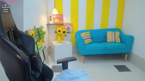 Snapshot of esmeralda_cuisman chatting on February 2026 11:43:02 AM ESMERALDA online show from February 2026 11:43:02 AM