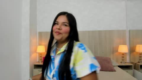 Esmeralda online show from March 2026 07:37:01 PM