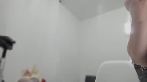 Esmeralda online show from February 2025 12:05:01 AM