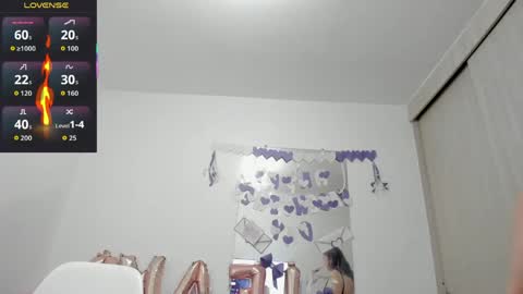 Snapshot of esmeraldo_mfc chatting on May 2026 10:17:02 PM Esmeralda online show from May 2026 10:17:02 PM