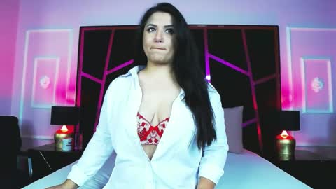 Snapshot of essena_monroe chatting on June 2026 06:07:01 AM Mary online show from June 2026 06:07:01 AM