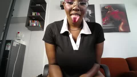 Snapshot of essy200 chatting on June 2026 10:40:01 AM essy200 online show from June 2026 10:40:01 AM