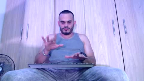 Esteban Fernandez online show from March 2025 05:00:02 AM