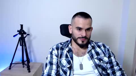 Esteban Fernandez online show from March 2026 04:07:02 AM