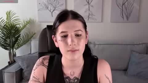 Snapshot of ester_henderson chatting on July 2026 01:34:01 AM Ester Henderson online show from July 2026 01:34:01 AM