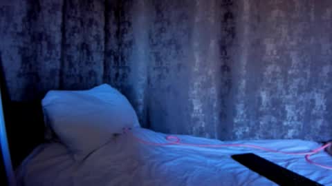 Ester online show from October 2025 12:17:01 PM