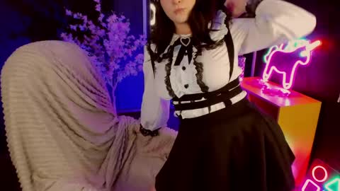 Ester  online show from April 2026 04:22:01 PM