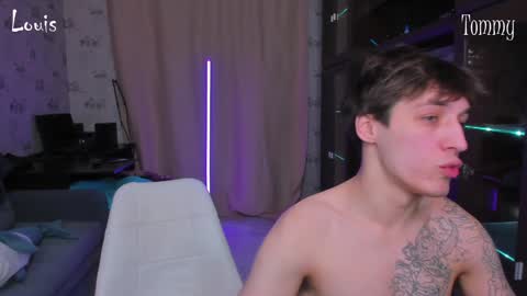 Snapshot of esthetics_boys chatting on December 2024 03:11:02 AM LOUIS online show from December 2024 03:11:02 AM